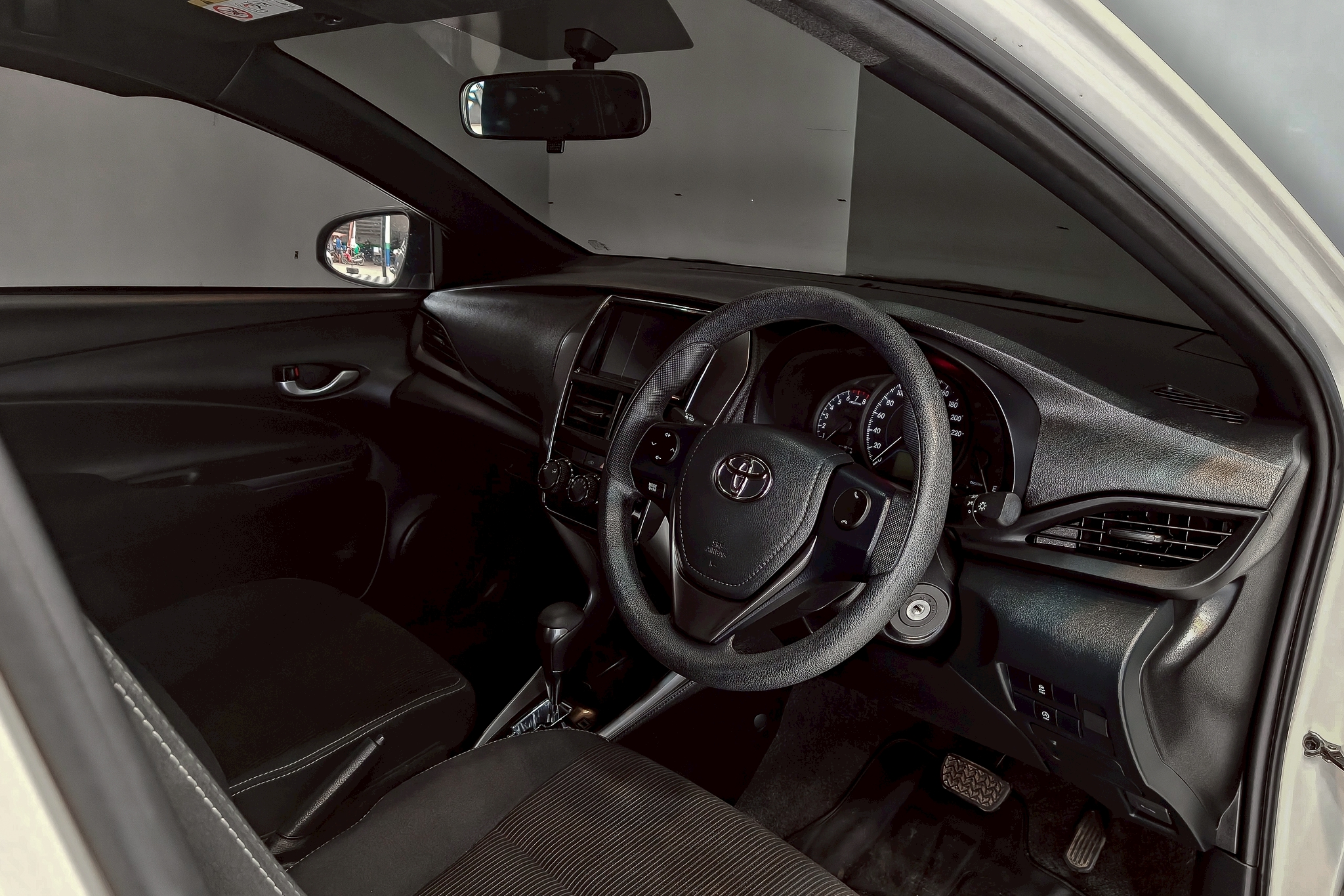Toyota Yaris 1.2 Sport Hatchback AT 2024