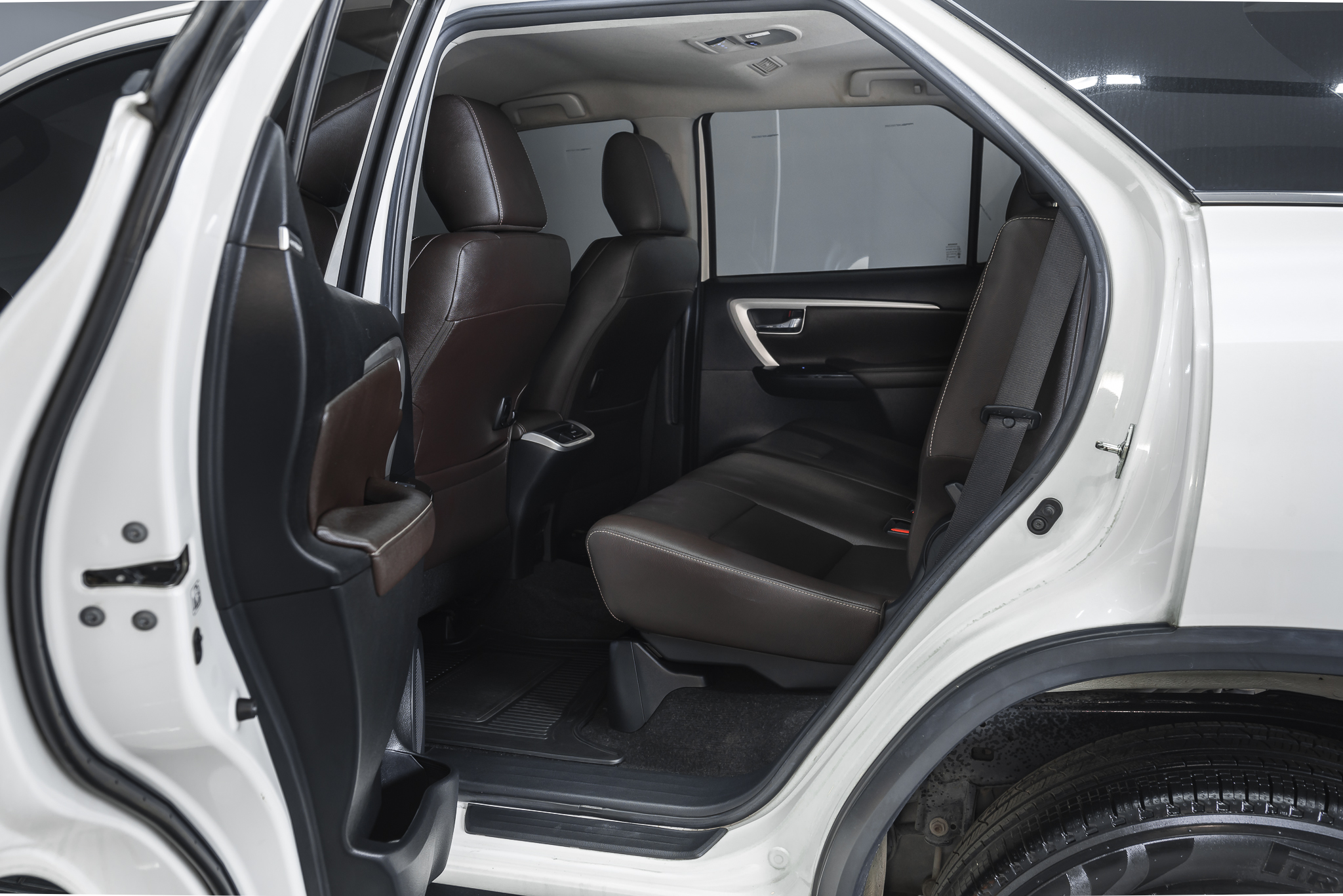 Toyota Fortuner 2.8 V SUV AT 2019