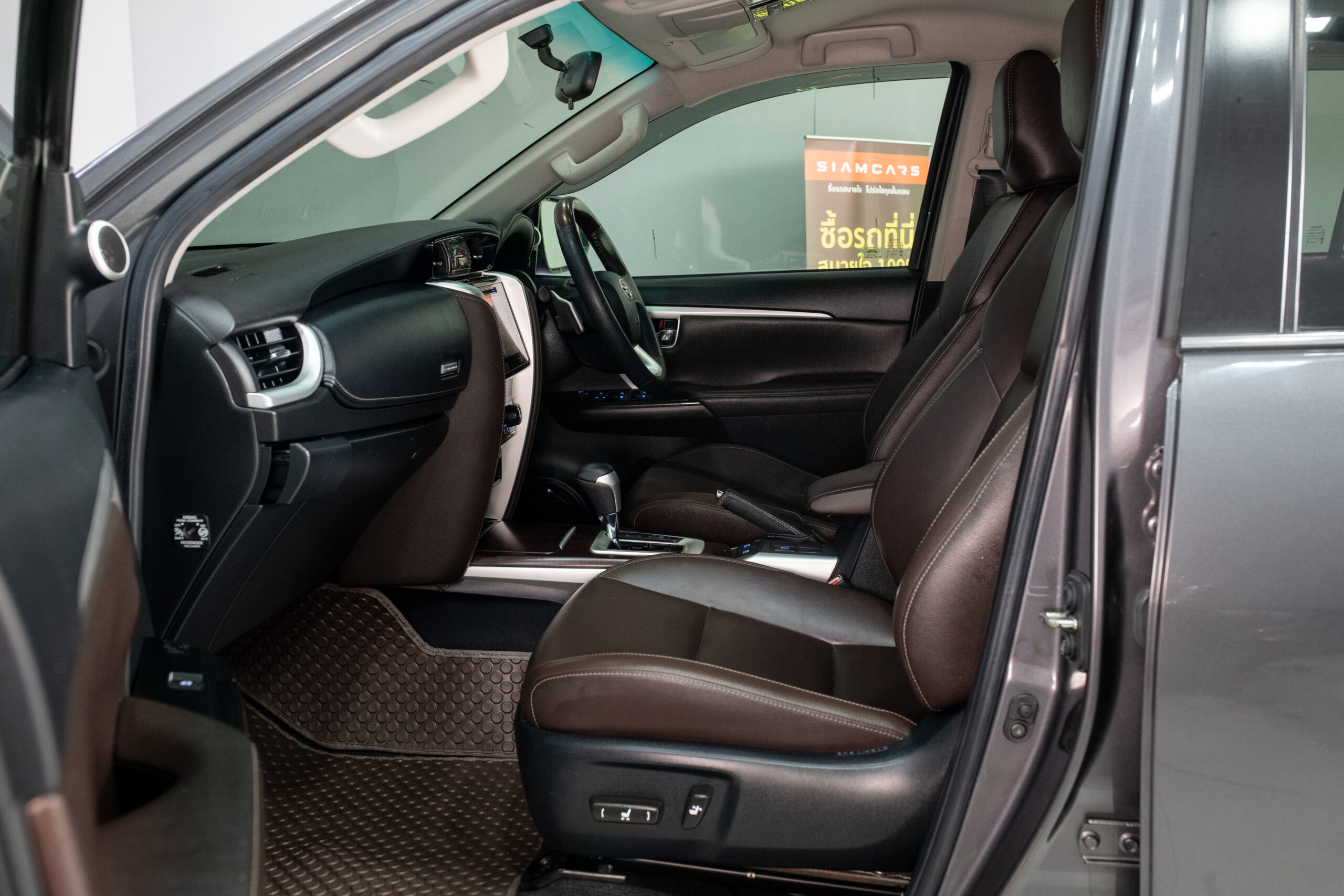 Toyota Fortuner 2.4 V SUV AT 2020