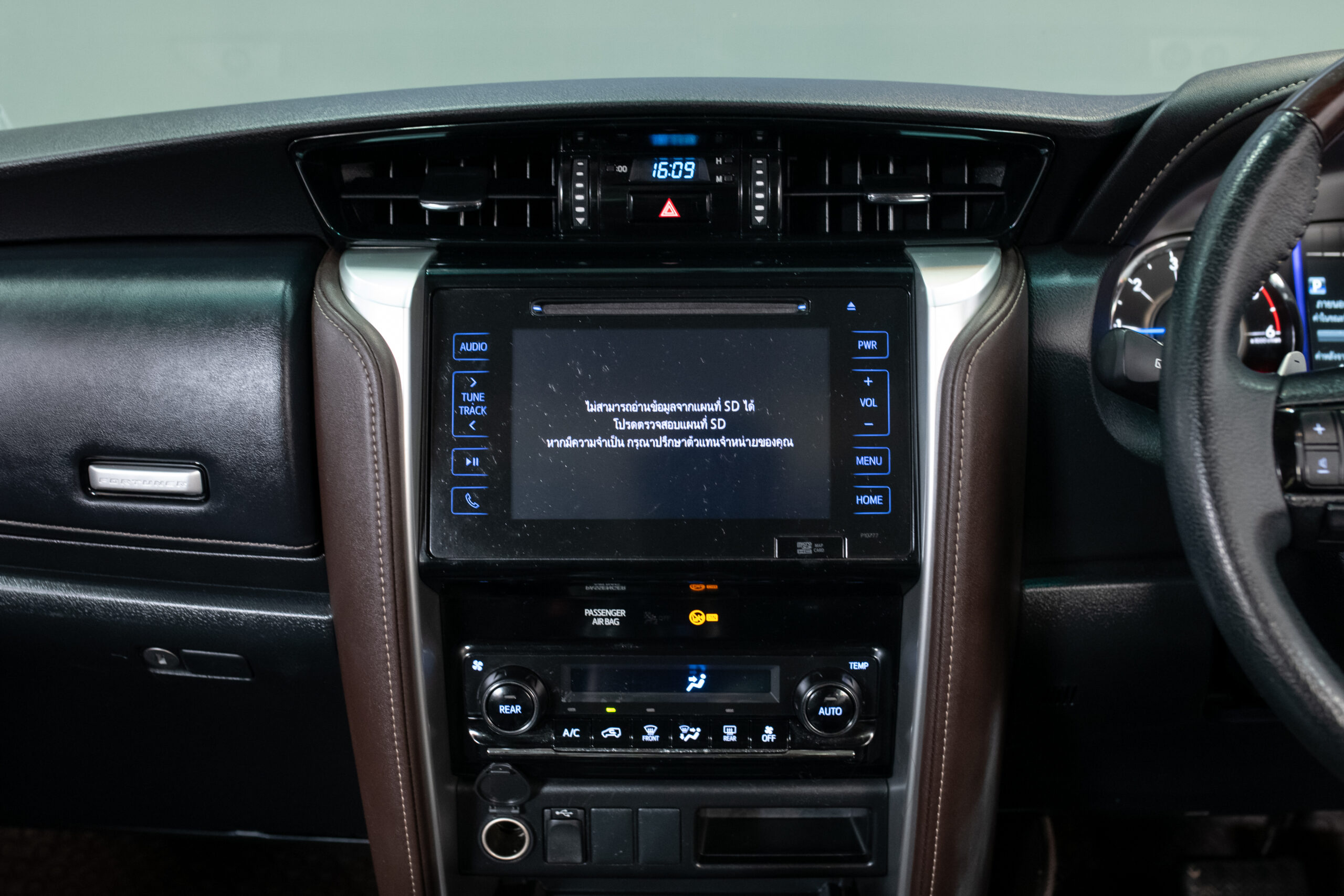 Toyota Fortuner 2.4 V SUV AT 2020