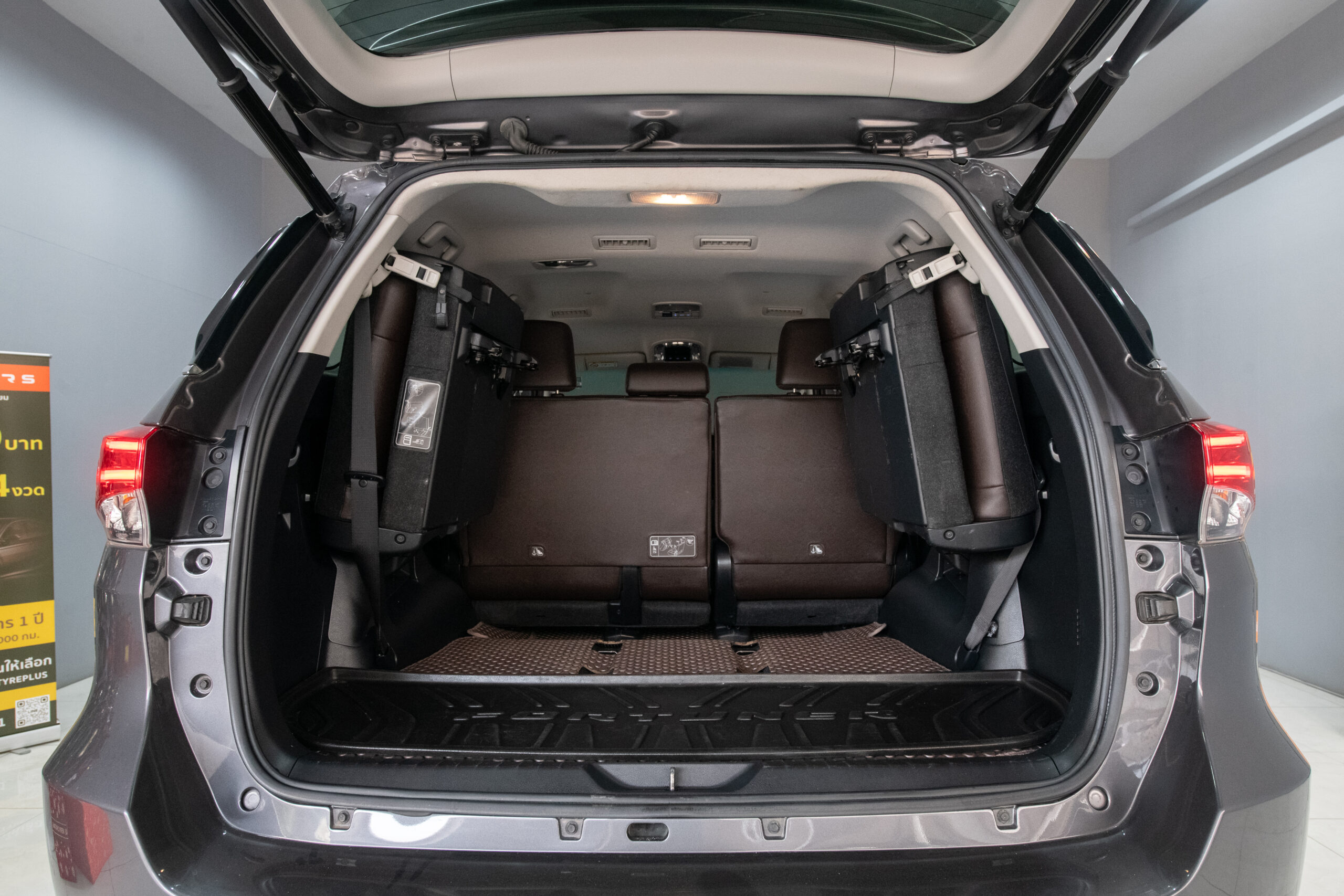 Toyota Fortuner 2.4 V SUV AT 2020