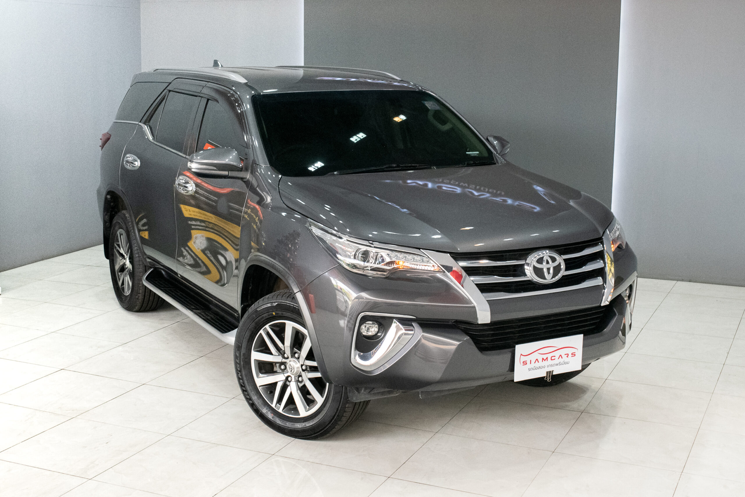 Toyota Fortuner 2.4 V SUV AT 2020