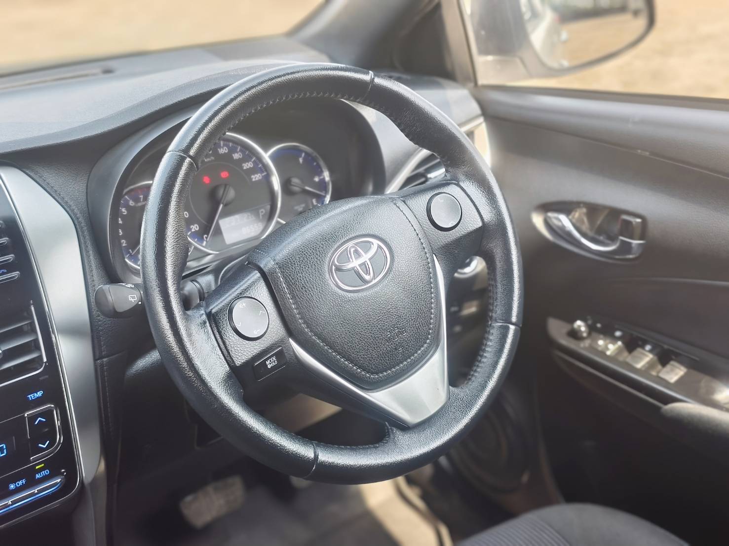 Toyota Yaris 1.2 G Hatchback AT ปี 2017