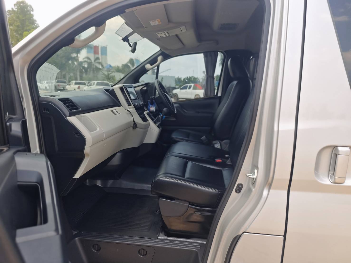 TOYOTA COMMUTER 2.8  MPV MT 2020