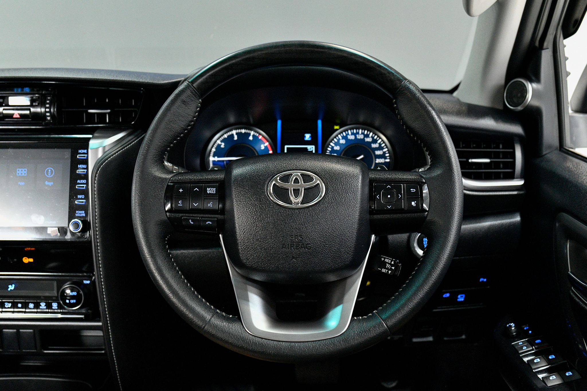 Toyota Fortuner 2.4 V SUV AT 2021