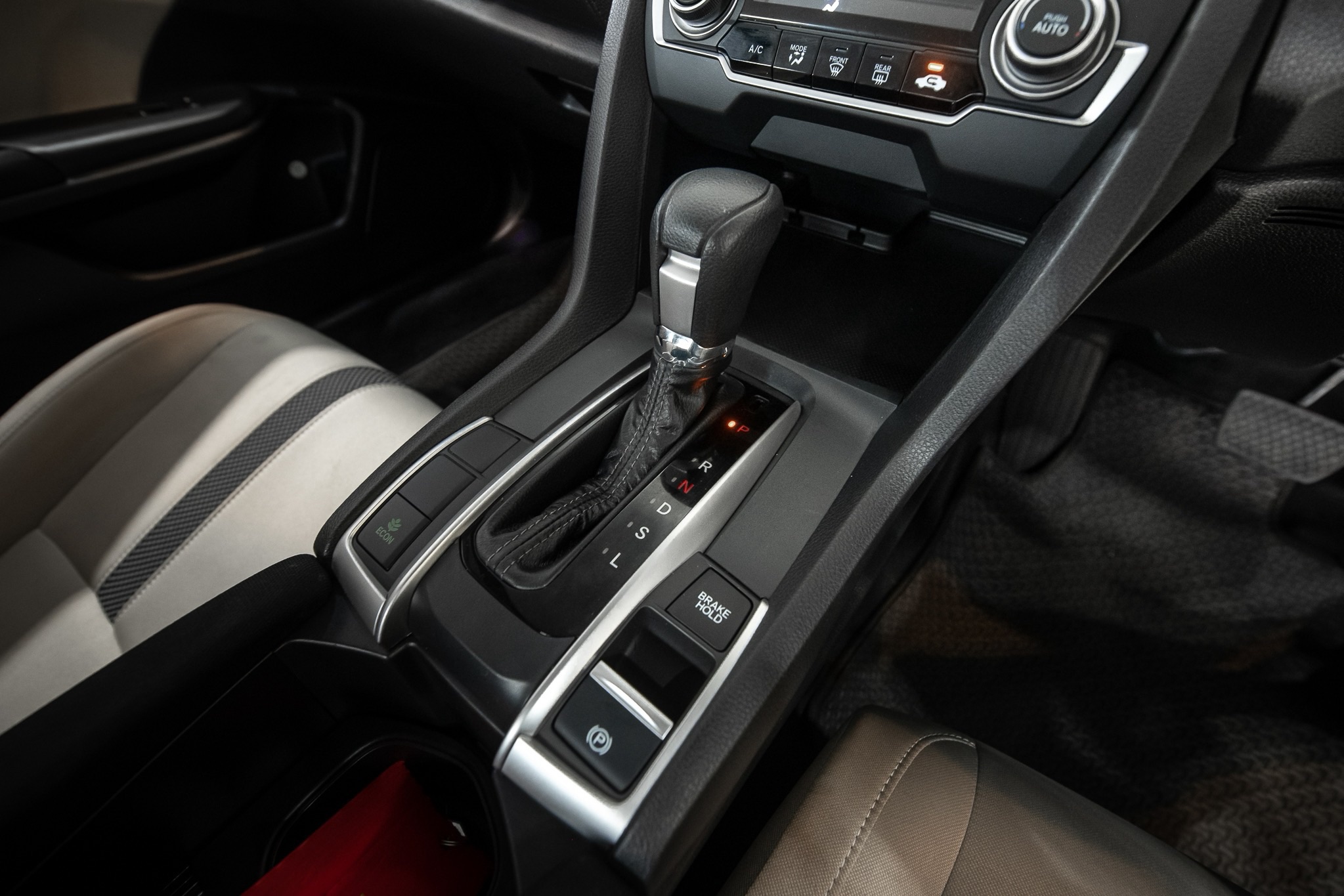 Honda Civic 1.8 E Sedan AT 2019