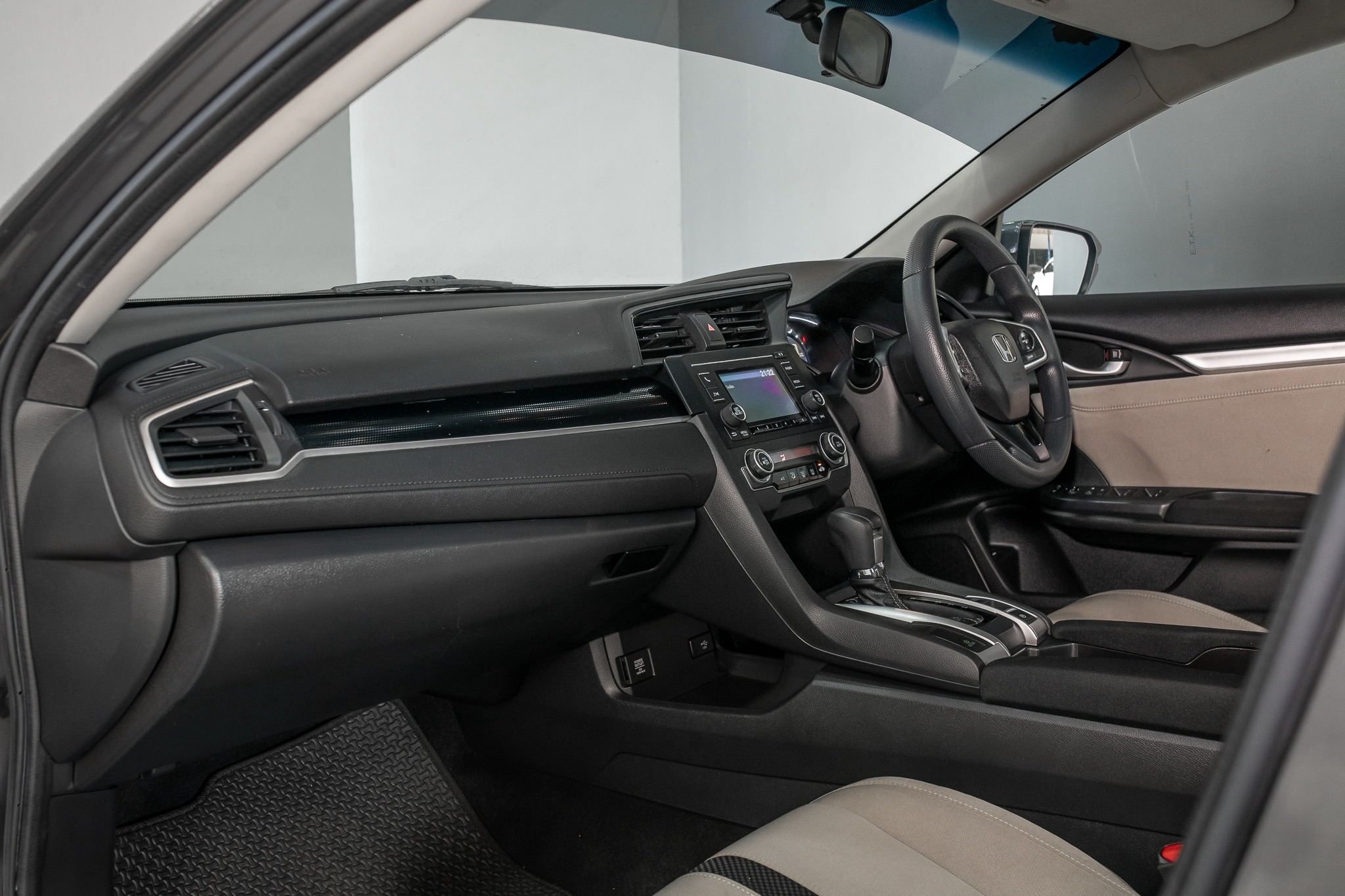 Honda Civic 1.8 E Sedan AT 2019
