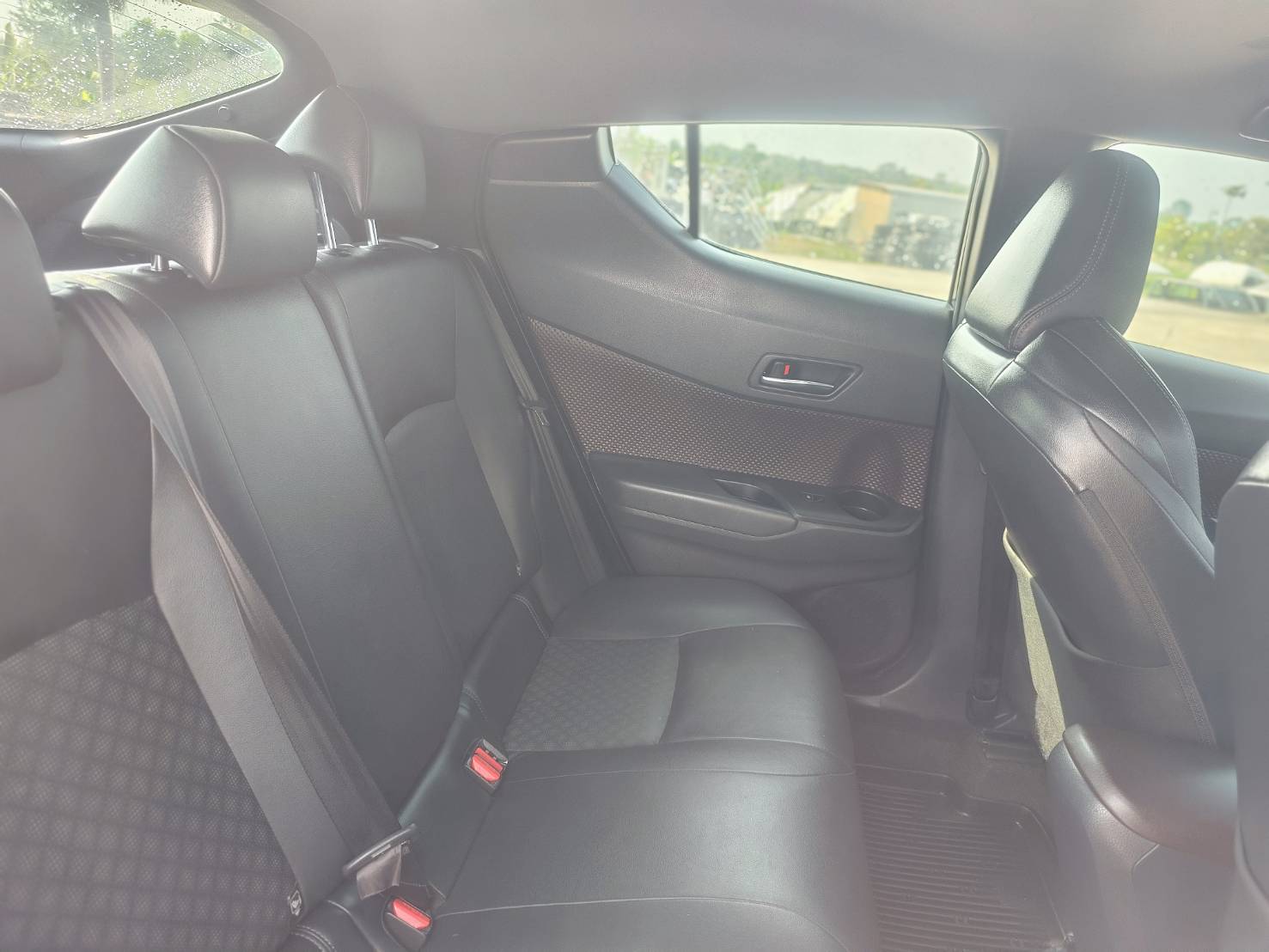 Toyota C-HR 1.8 Hybrid Hi SUV A/T ปี 2018