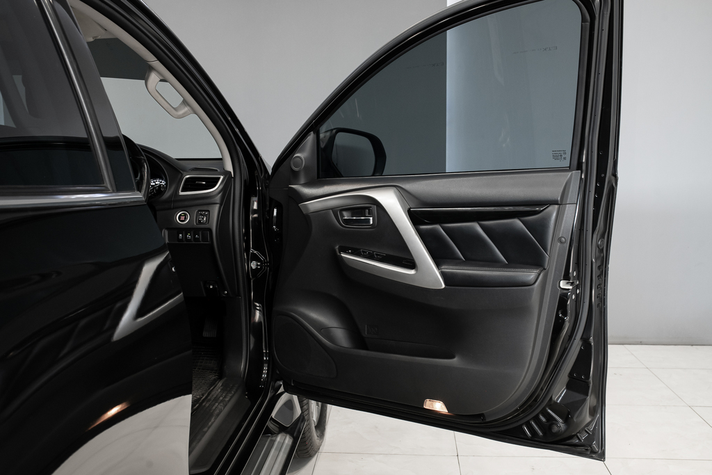Mitsubishi Pajero Sport 2.4 GT SUV AT 2016