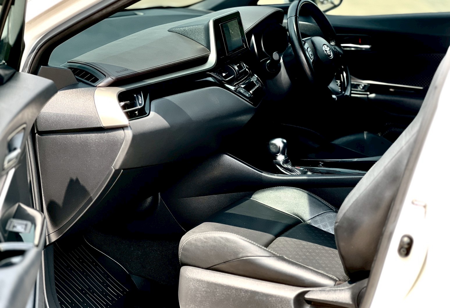 Toyota C-HR 1.8 MID SUV A/T ปี 2018