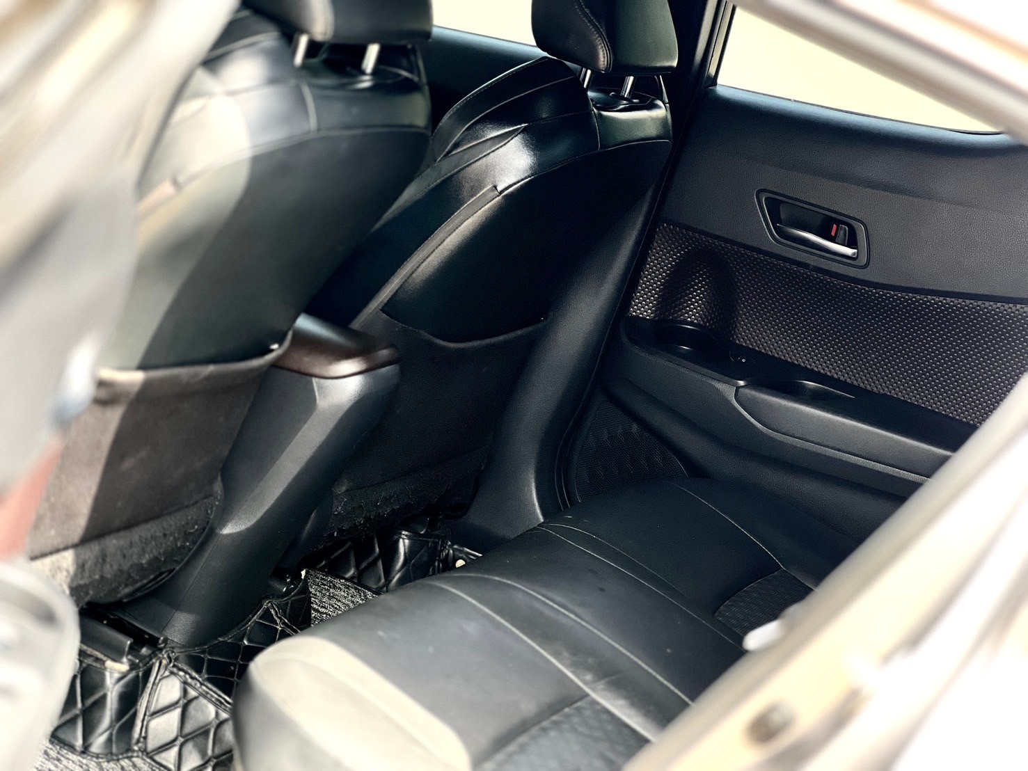 Toyota C-HR 1.8 Hybrid Hi SUV A/T ปี 2018