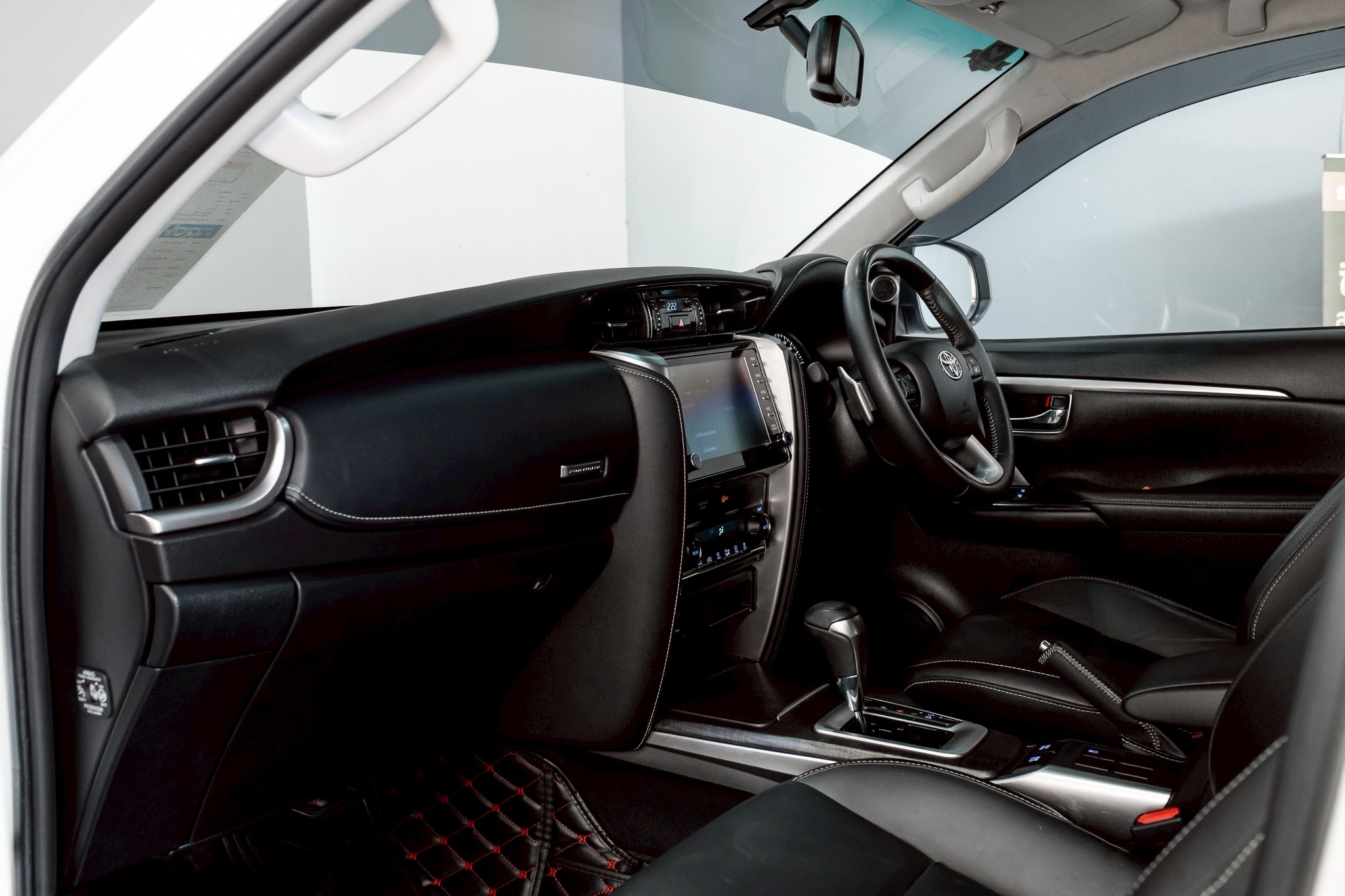 Toyota Fortuner 2.4 V SUV AT 2020