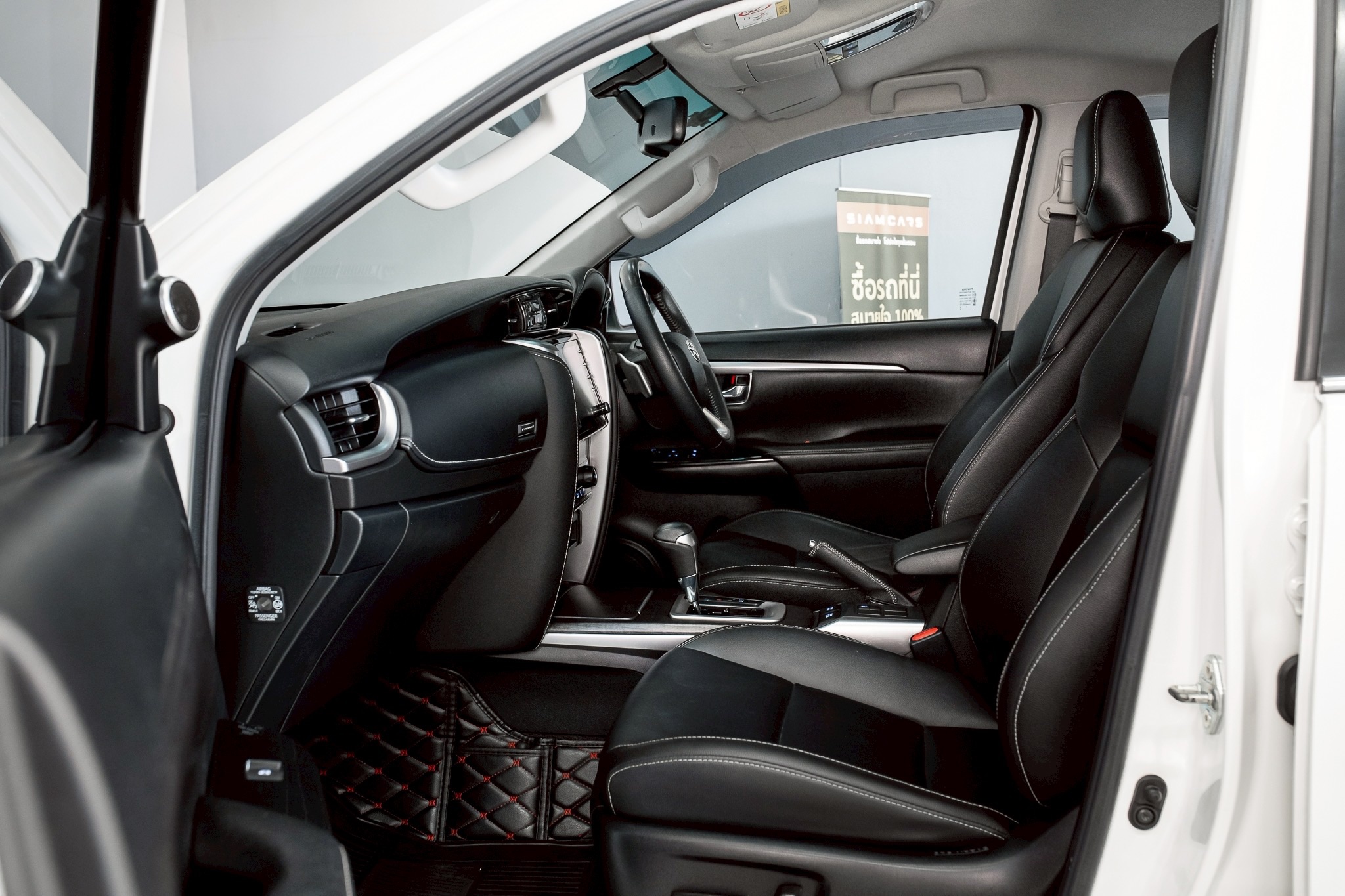 Toyota Fortuner 2.4 V SUV AT 2020