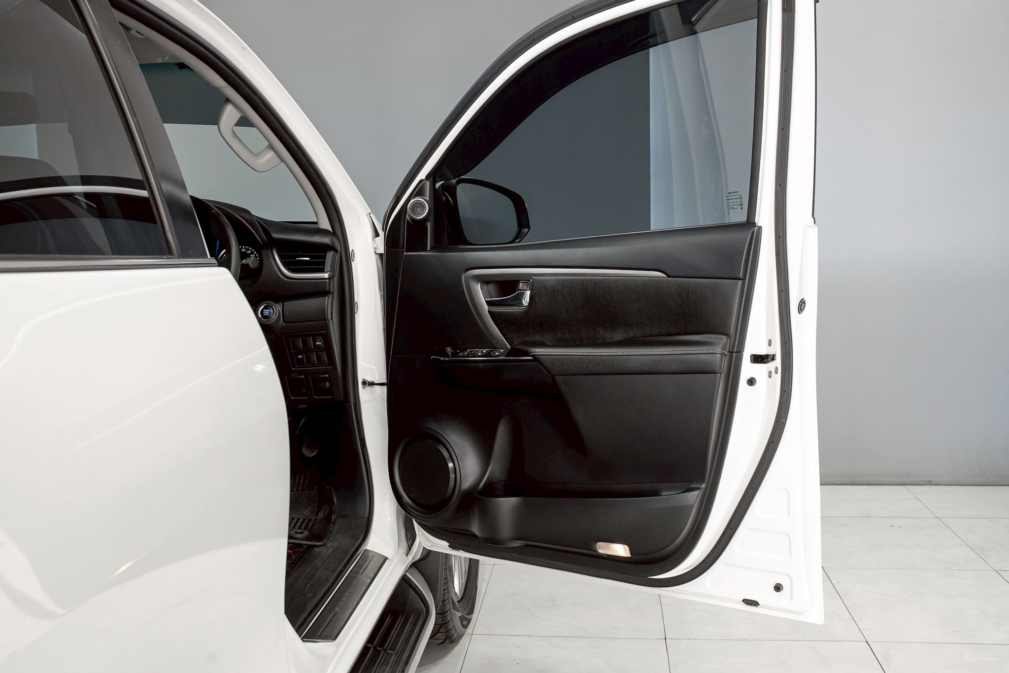 Toyota Fortuner 2.4 V SUV AT 2020