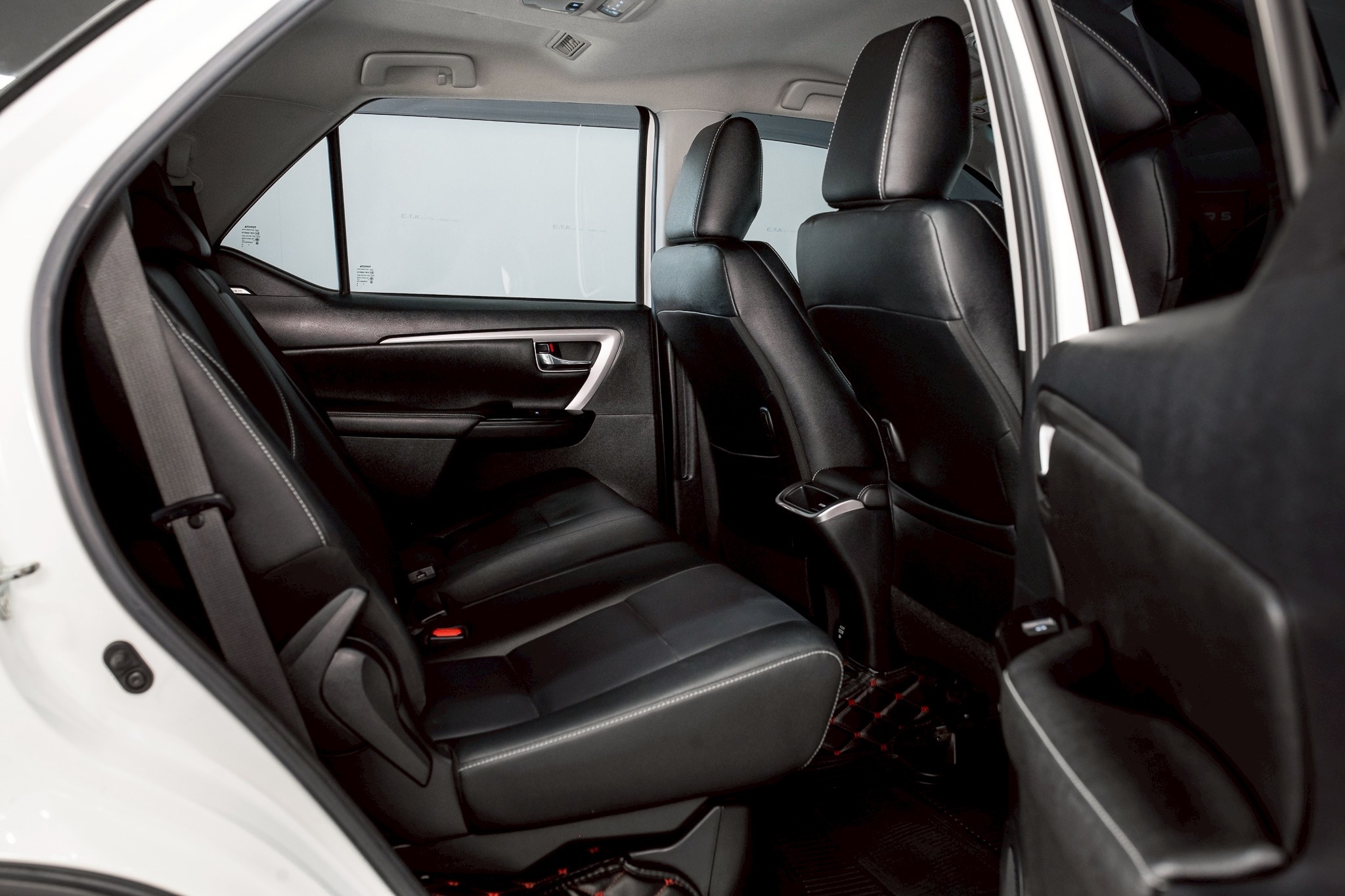 Toyota Fortuner 2.4 V SUV AT 2020