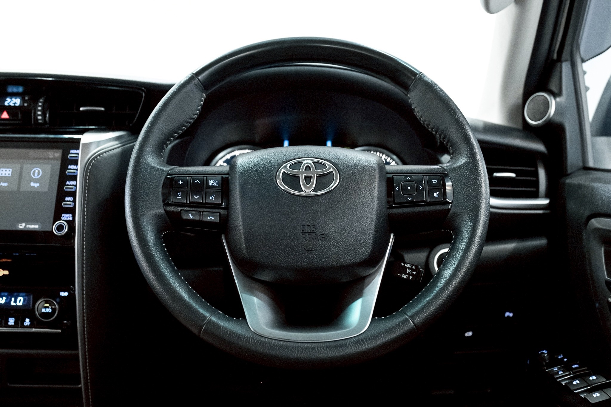 Toyota Fortuner 2.4 V SUV AT 2020