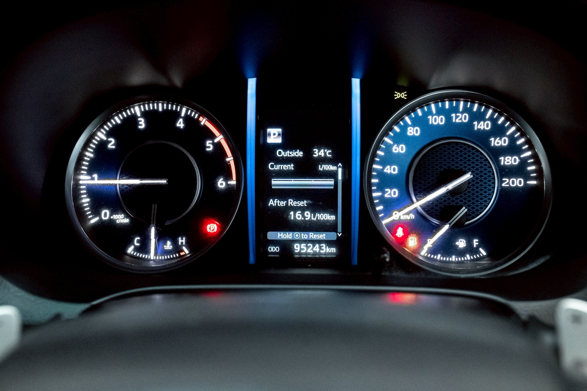 Toyota Fortuner 2.4 V SUV AT 2020