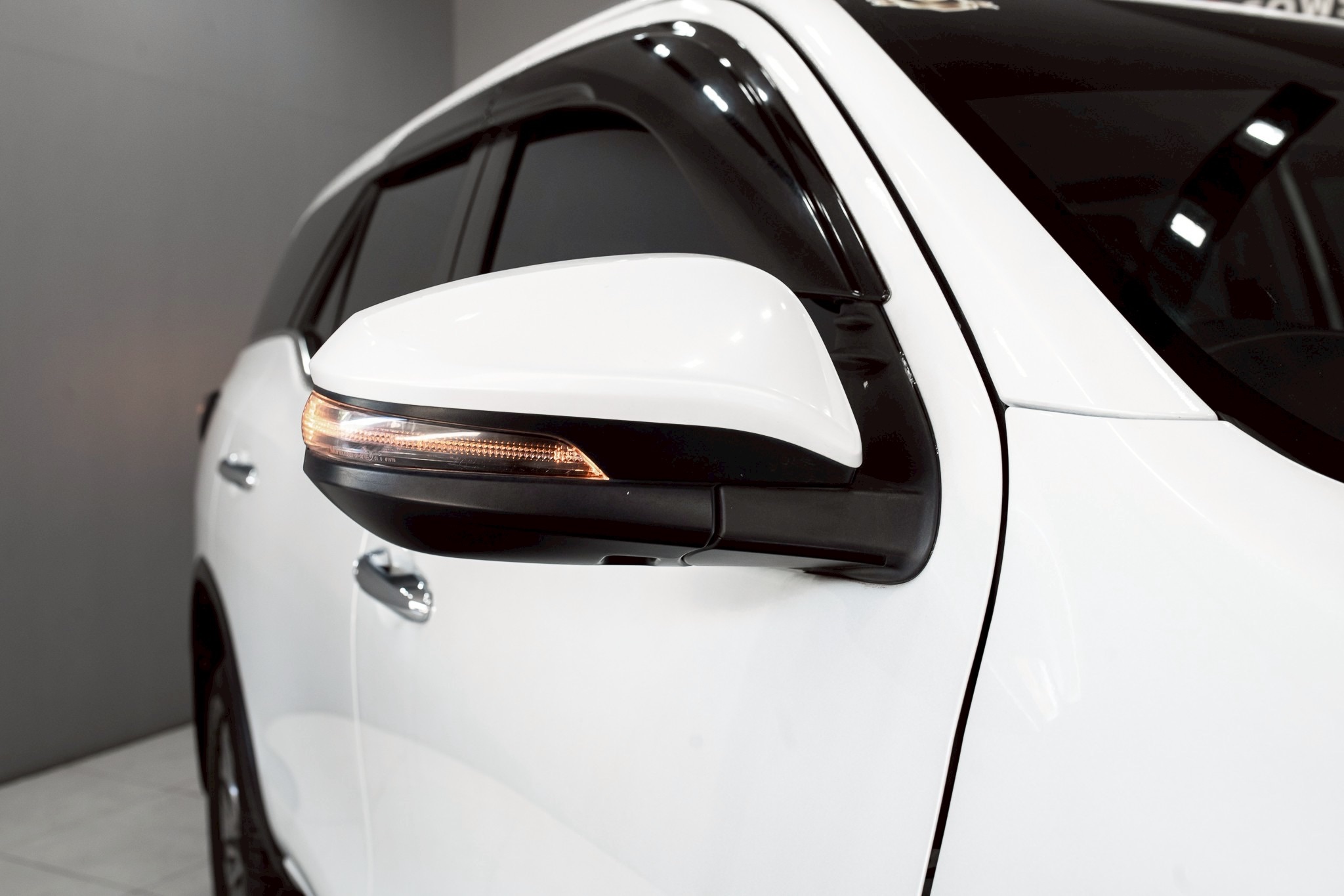 Toyota Fortuner 2.4 V SUV AT 2020