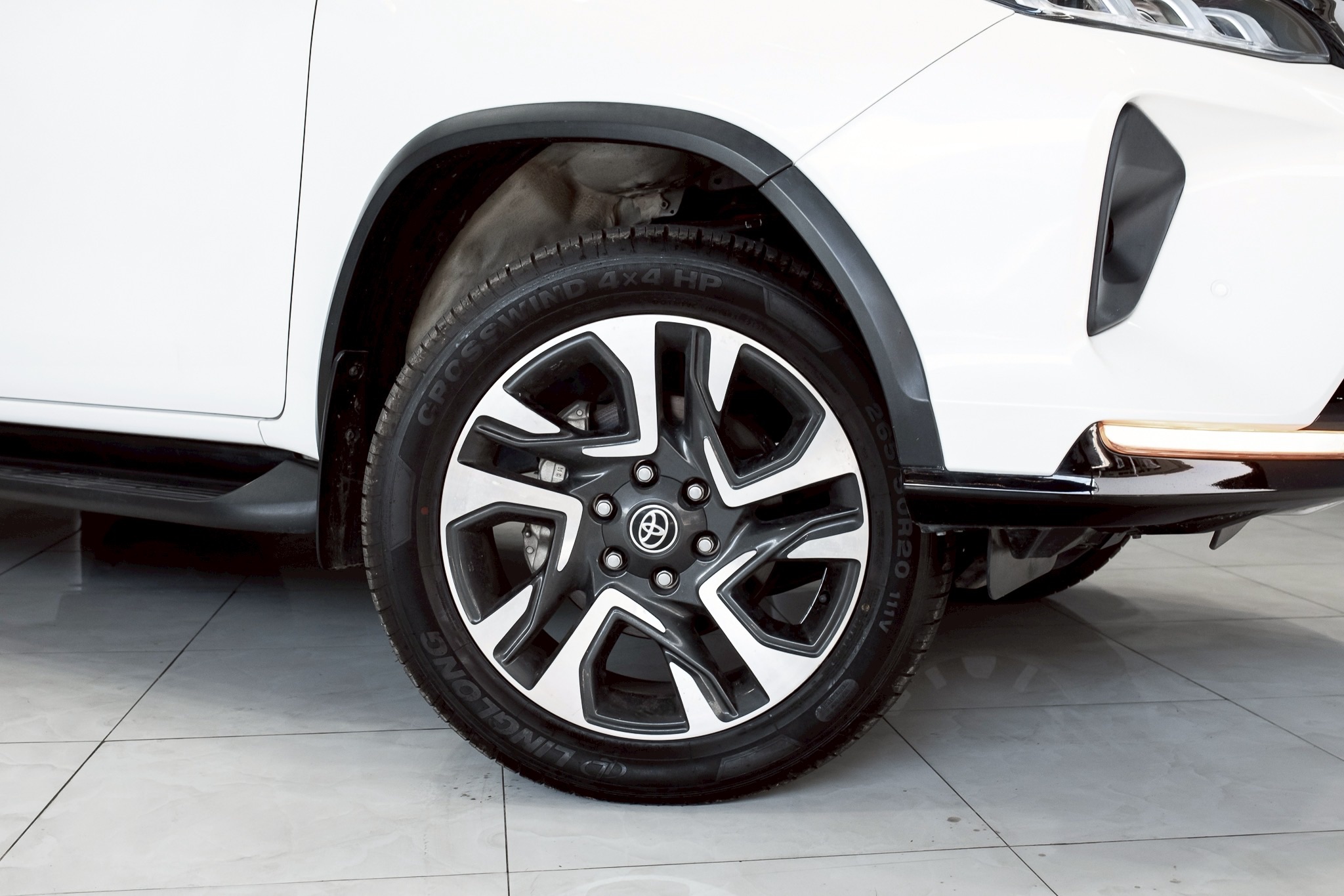 Toyota Fortuner 2.4 Leader SUV AT 2022