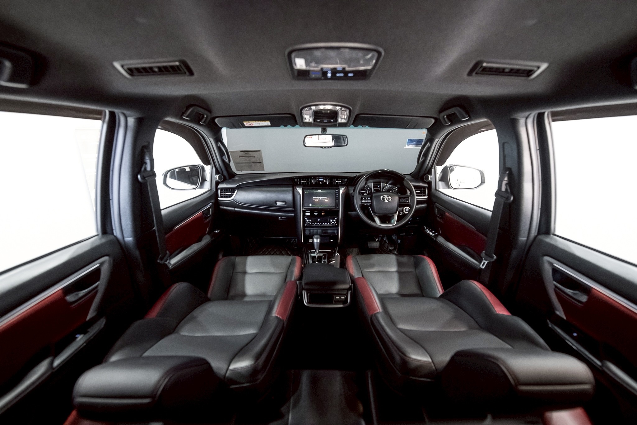 Toyota Fortuner 2.4 Leader SUV AT 2022