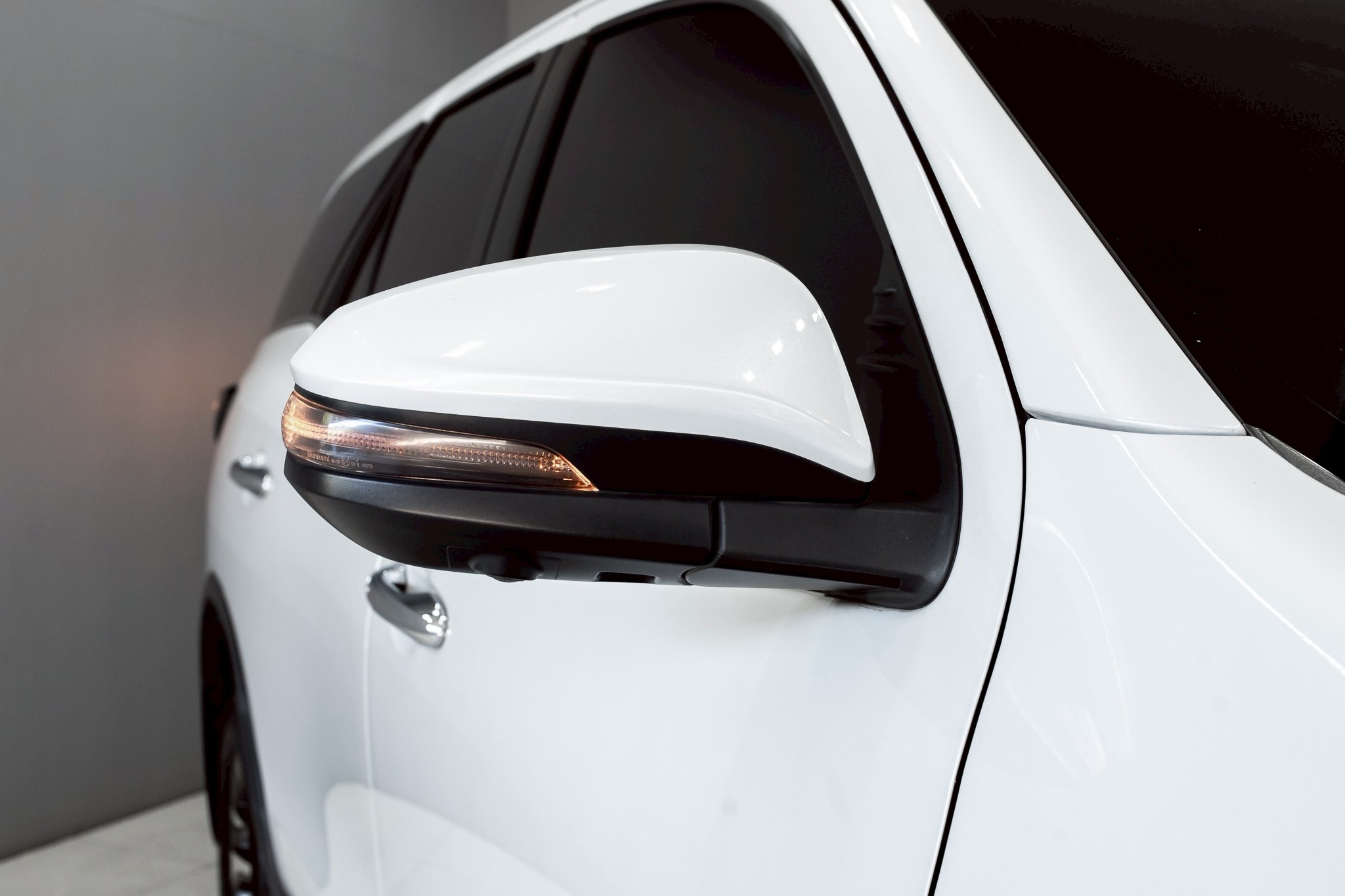 Toyota Fortuner 2.4 Leader V SUV AT 2022