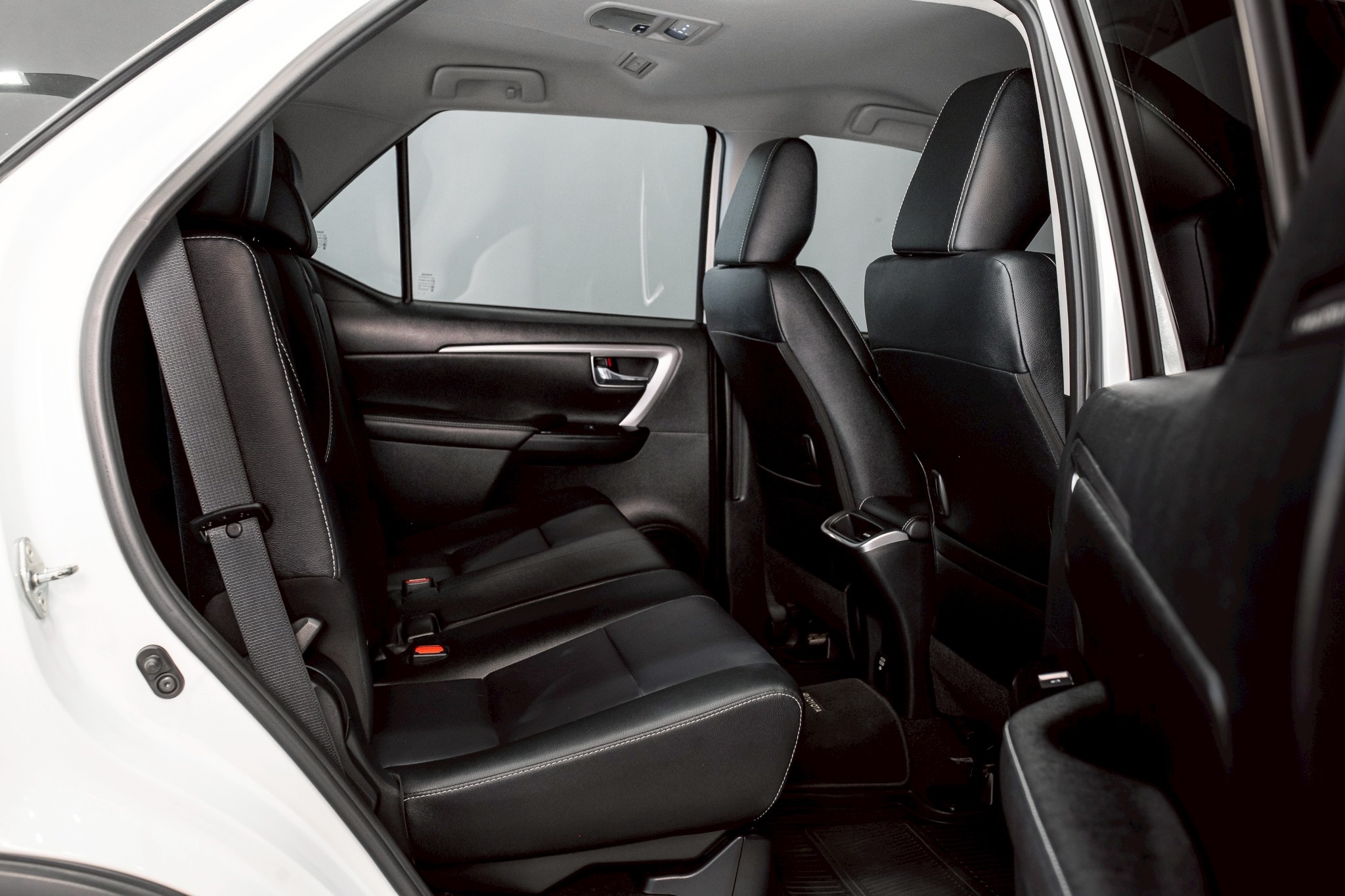 Toyota Fortuner 2.4 Leader V SUV AT 2022