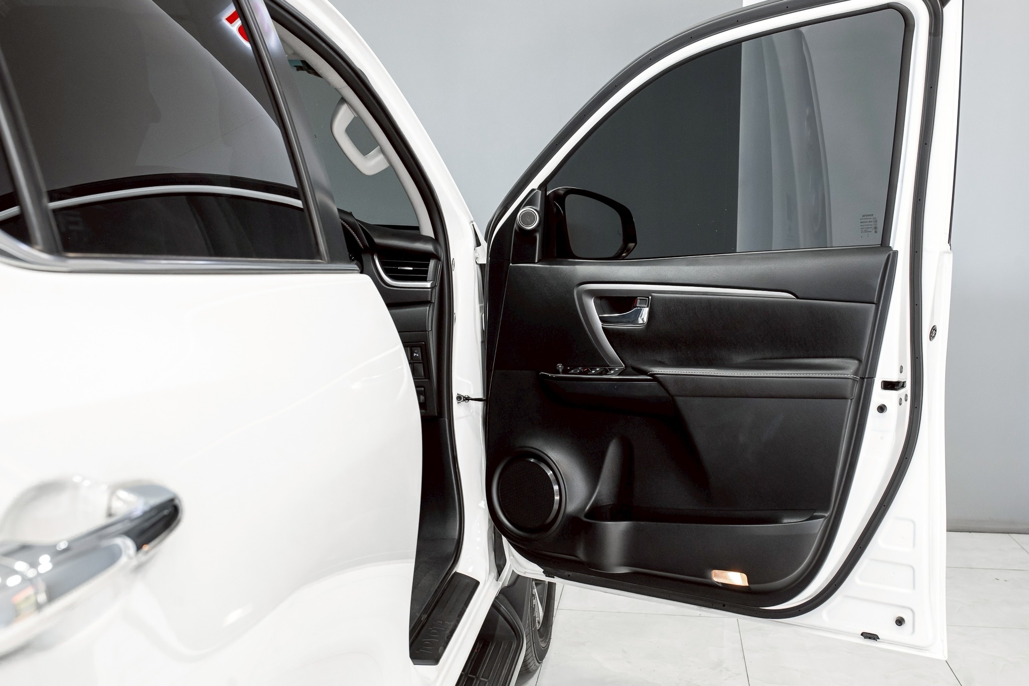 Toyota Fortuner 2.4 Leader V SUV AT 2022