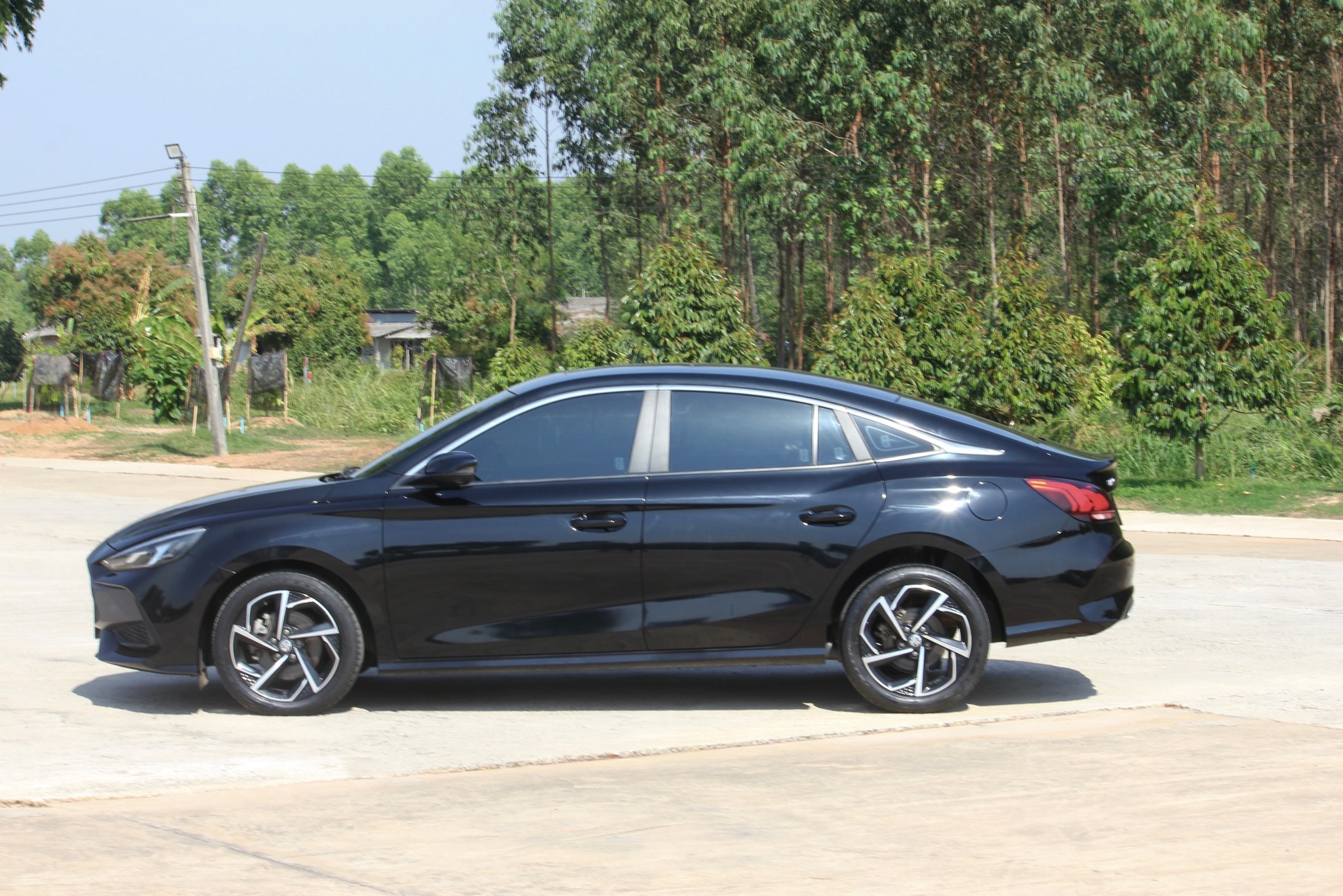 MG5 MG5 1.5 X Sunroof Sedan AT 2021