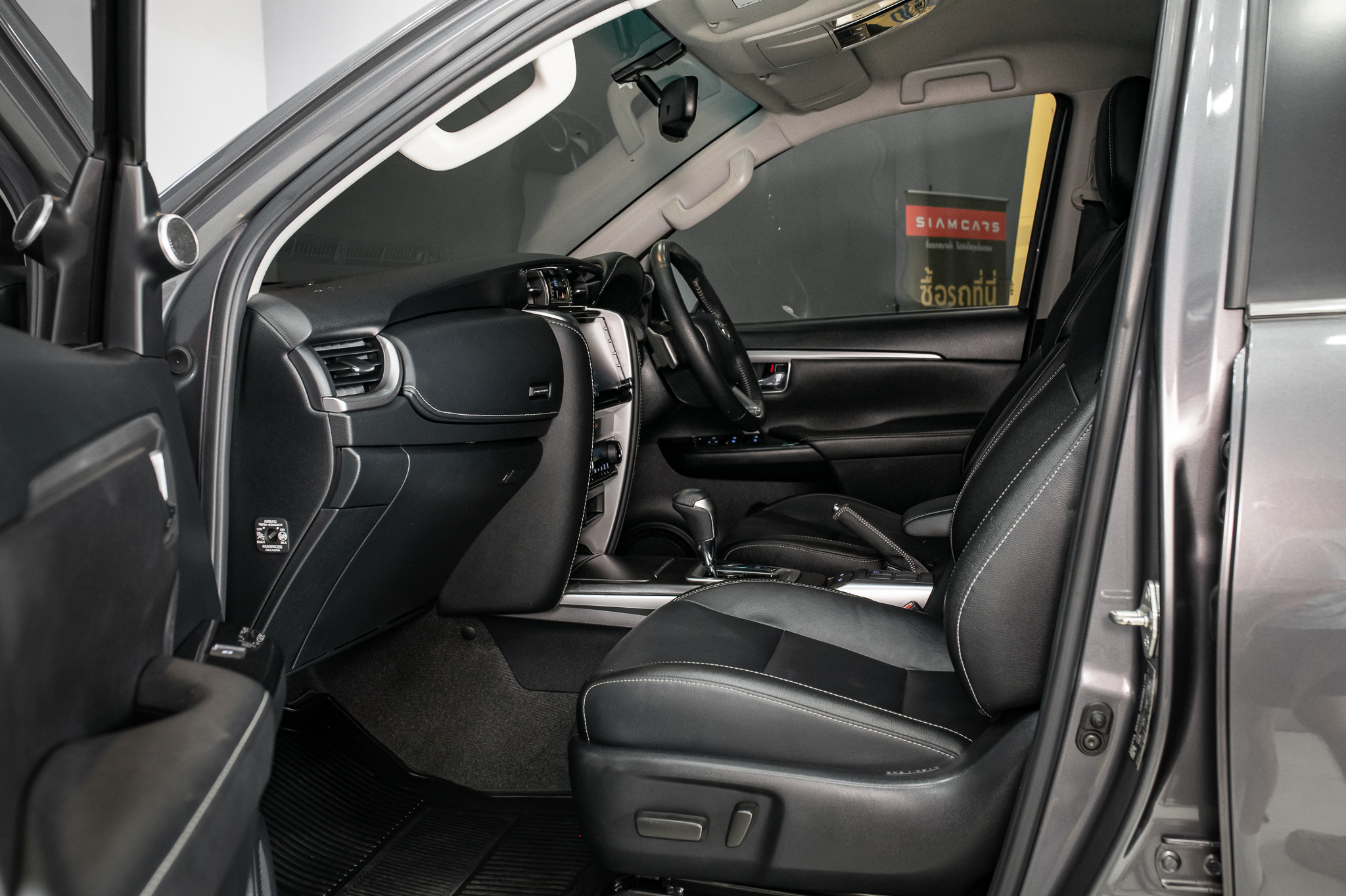 Toyota Fortuner 2.4 Leader V SUV AT 2023