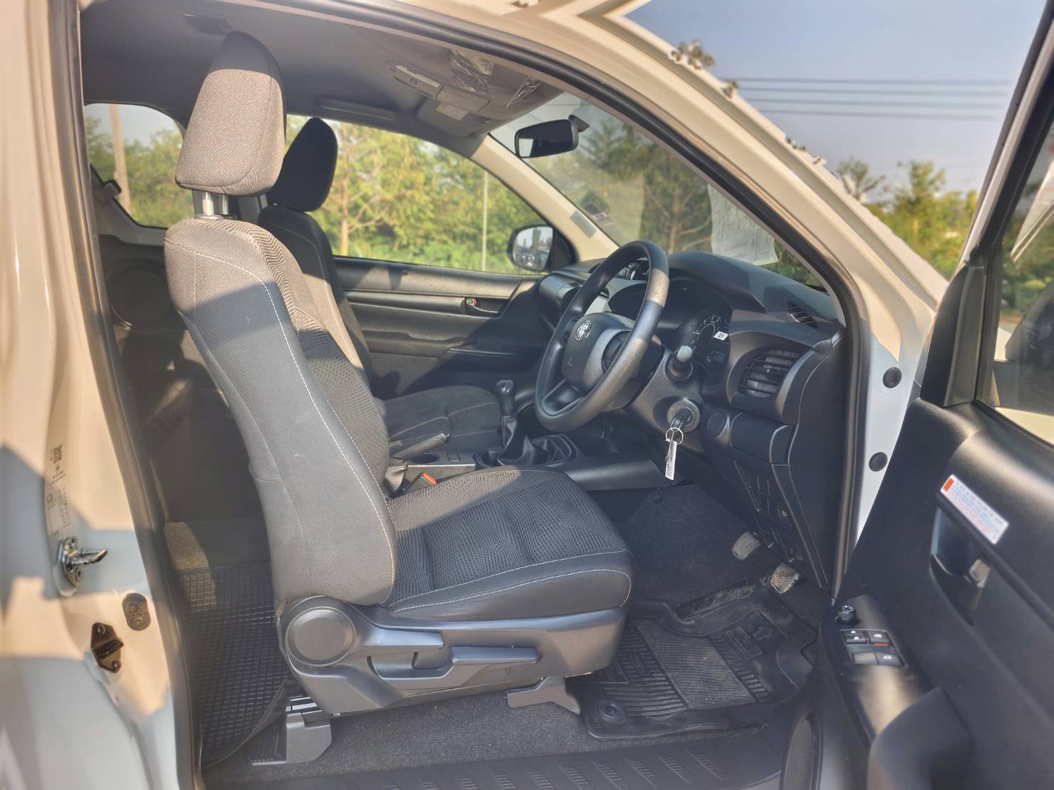 Toyota Hilux Revo Smart Cab 2.4 ENTRY Z Edition MT 2024