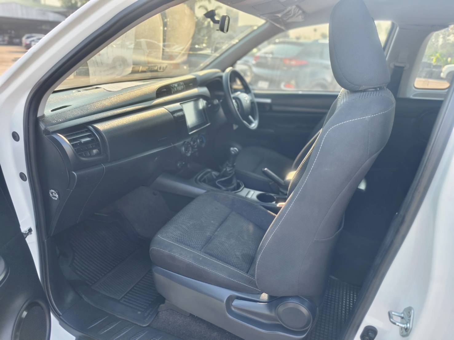 Toyota Hilux Revo Smart Cab 2.4 ENTRY Z Edition MT 2024