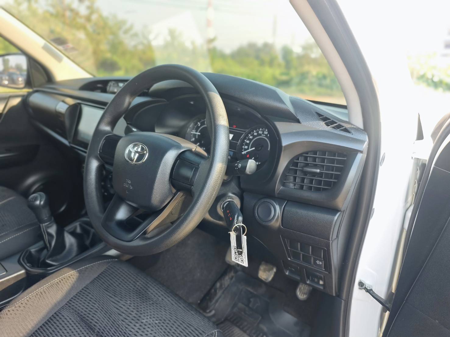 Toyota Hilux Revo Smart Cab 2.4 ENTRY Z Edition MT 2024