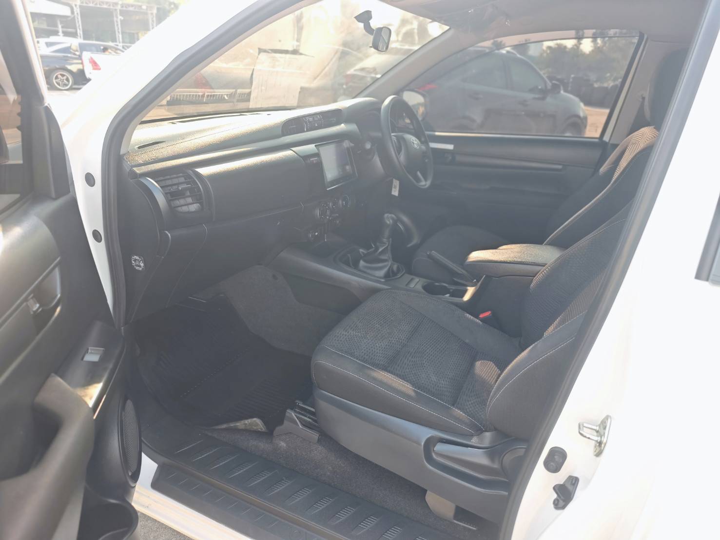 Toyota Hilux Revo Smart Cab 2.4 ENTRY Z Edition MT 2024