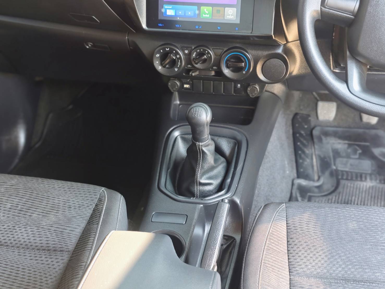 Toyota Hilux Revo Smart Cab 2.4 ENTRY Z Edition MT 2024