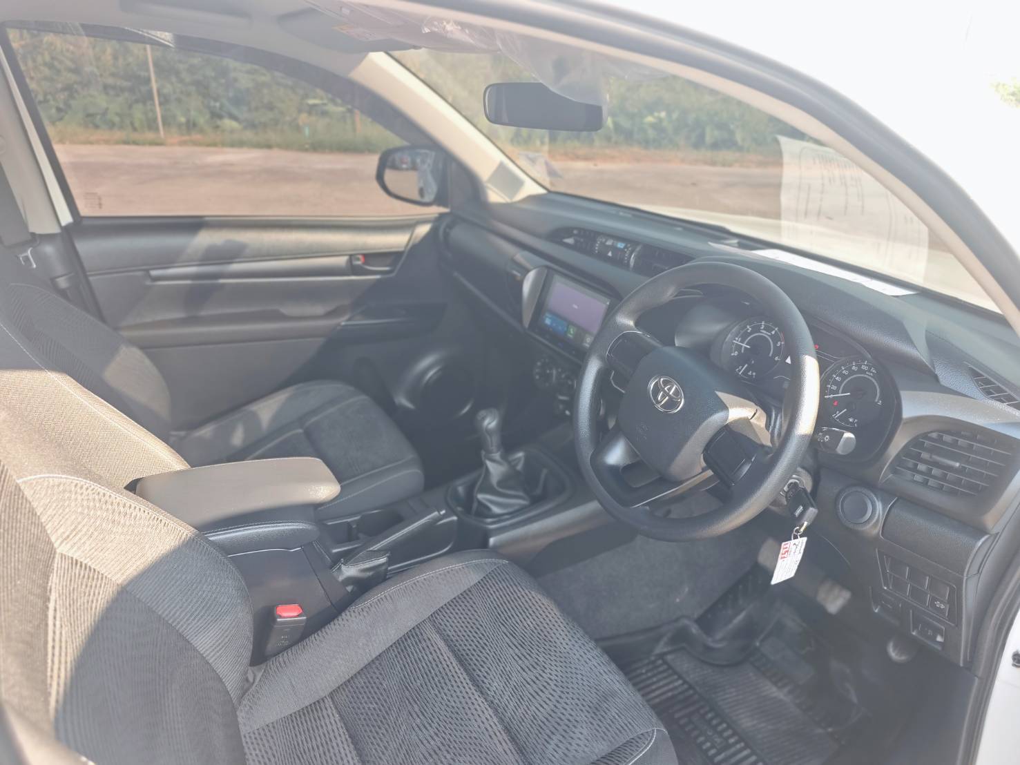 Toyota Hilux Revo Smart Cab 2.4 ENTRY Z Edition MT 2024