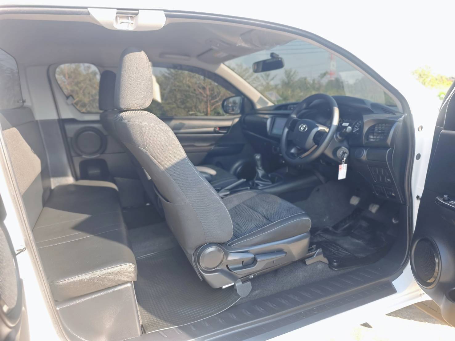 Toyota Hilux Revo Smart Cab 2.4 ENTRY Z Edition MT 2024