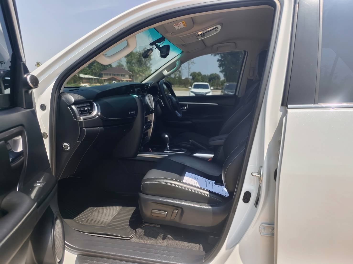 Toyota Fortuner 2.4 Leader V SUV AT 2022