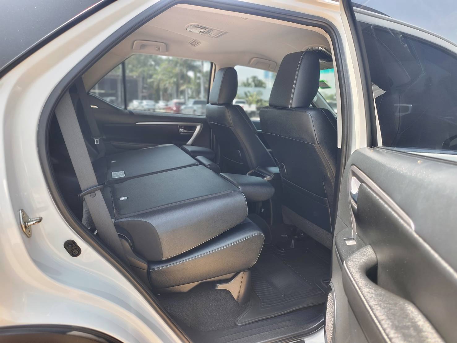 Toyota Fortuner 2.4 Leader V SUV AT 2022