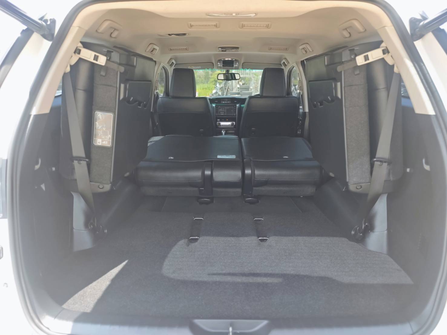 Toyota Fortuner 2.4 Leader V SUV AT 2022