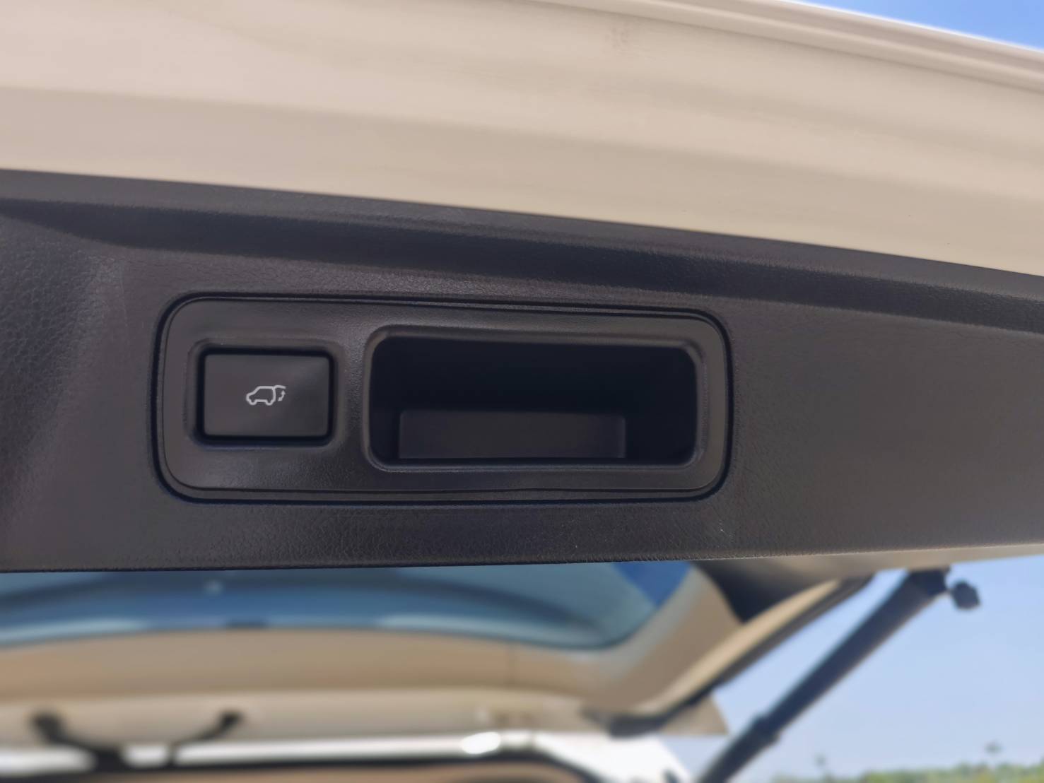 Toyota Fortuner 2.4 Leader V SUV AT 2022