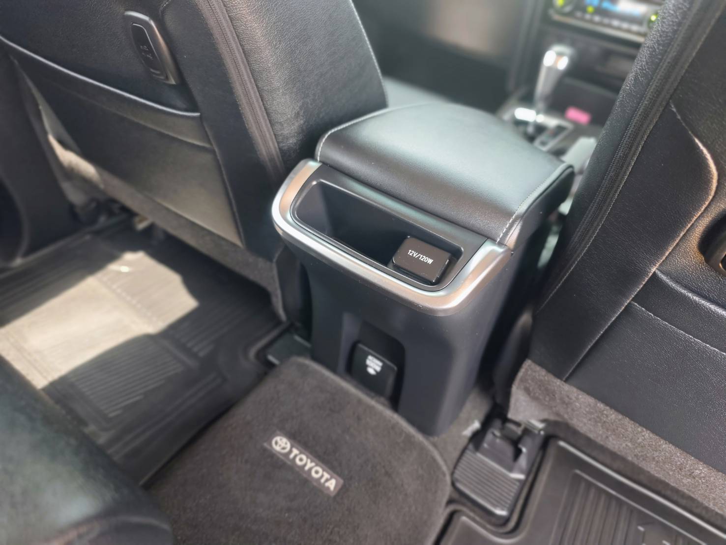 Toyota Fortuner 2.4 Leader V SUV AT 2022