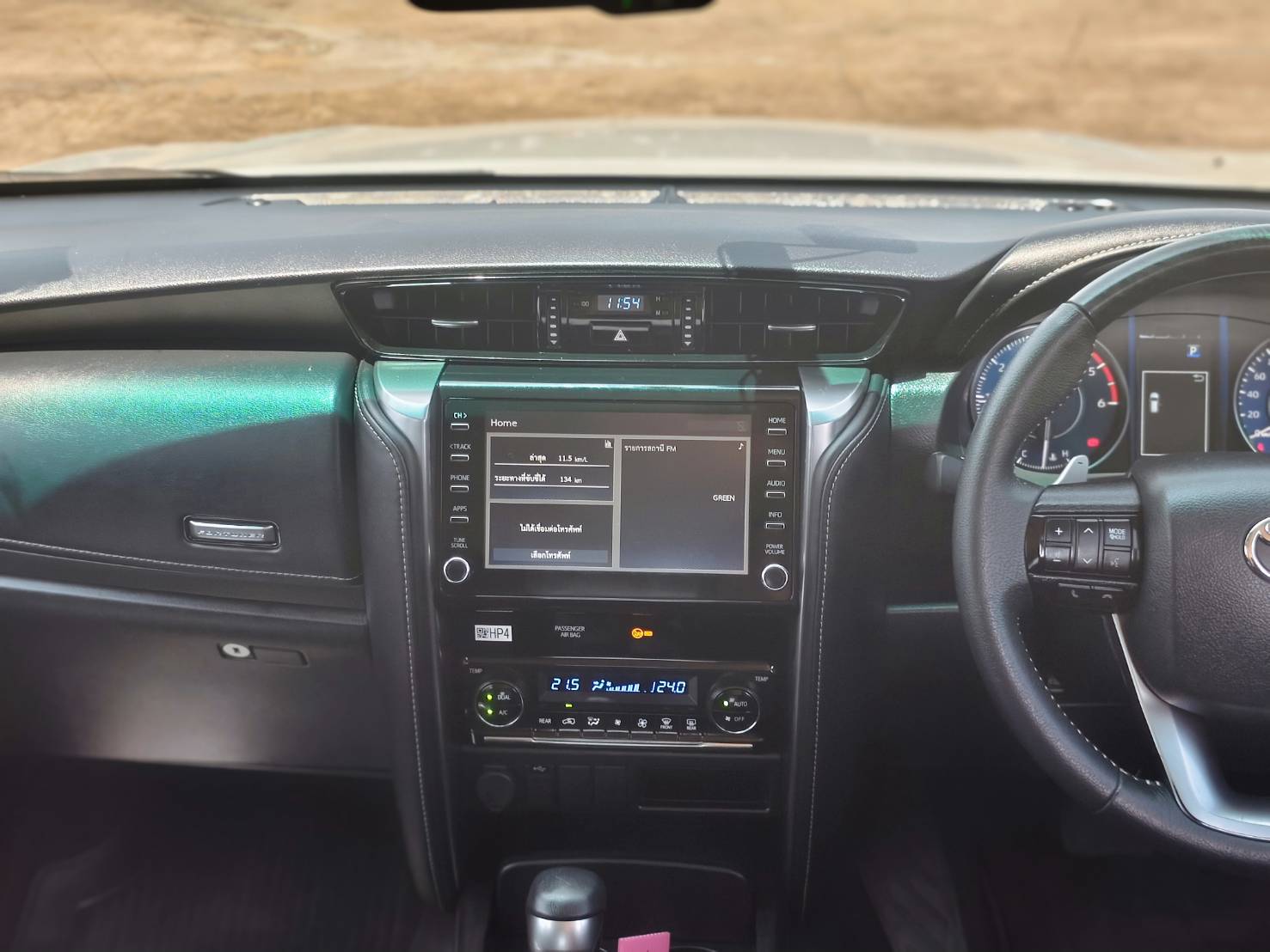 Toyota Fortuner 2.4 Leader V SUV AT 2022