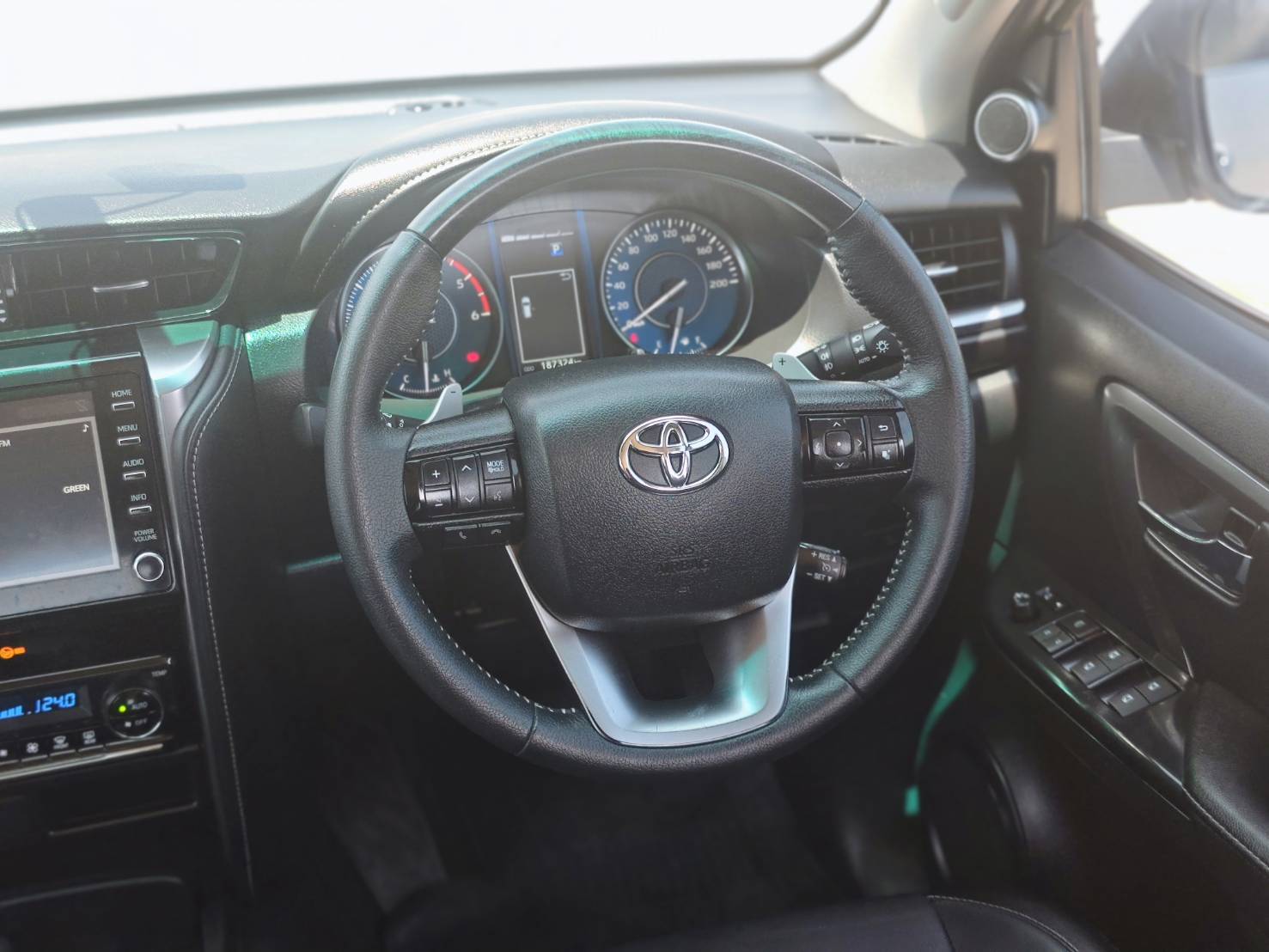 Toyota Fortuner 2.4 Leader V SUV AT 2022