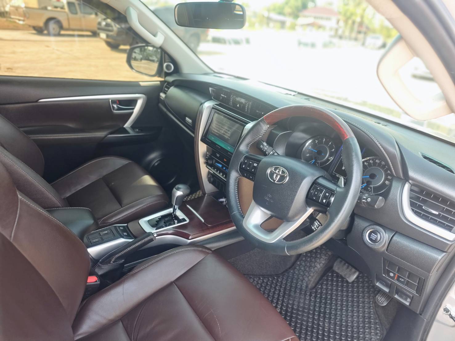 Toyota Fortuner 2.8 V SUV AT 2019