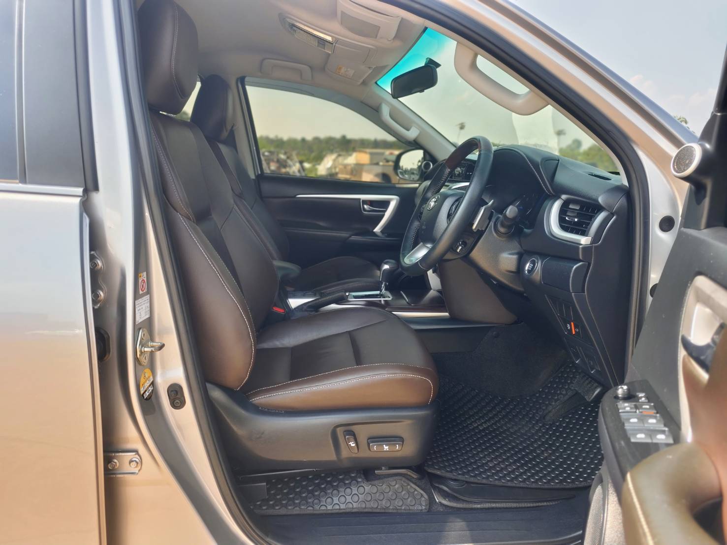 Toyota Fortuner 2.8 V SUV AT 2019