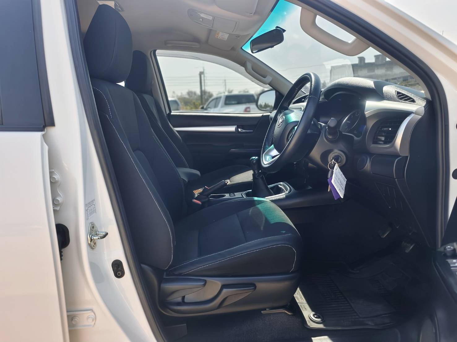 Toyota Hilux Revo Double Cab 2.4 E Prerunner MT 2020