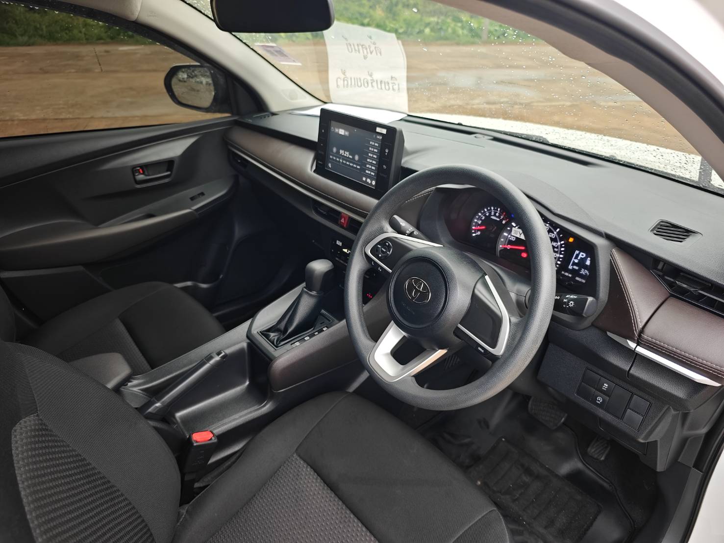 Toyota Yaris ATIV 1.2 Sport Sedan AT 2024