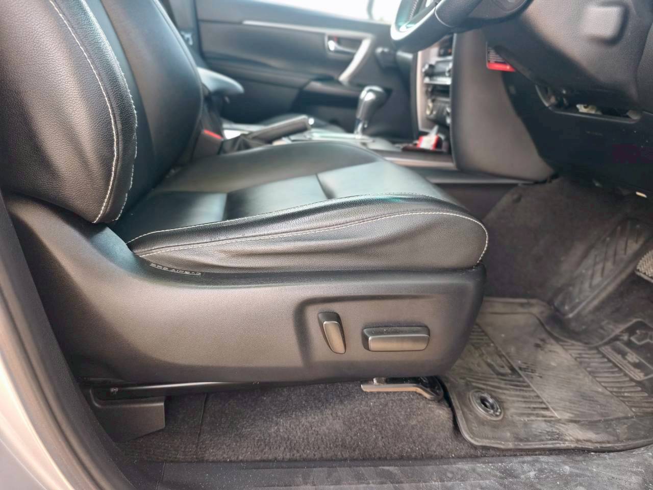 Toyota Fortuner 2.4 V SUV AT 2021