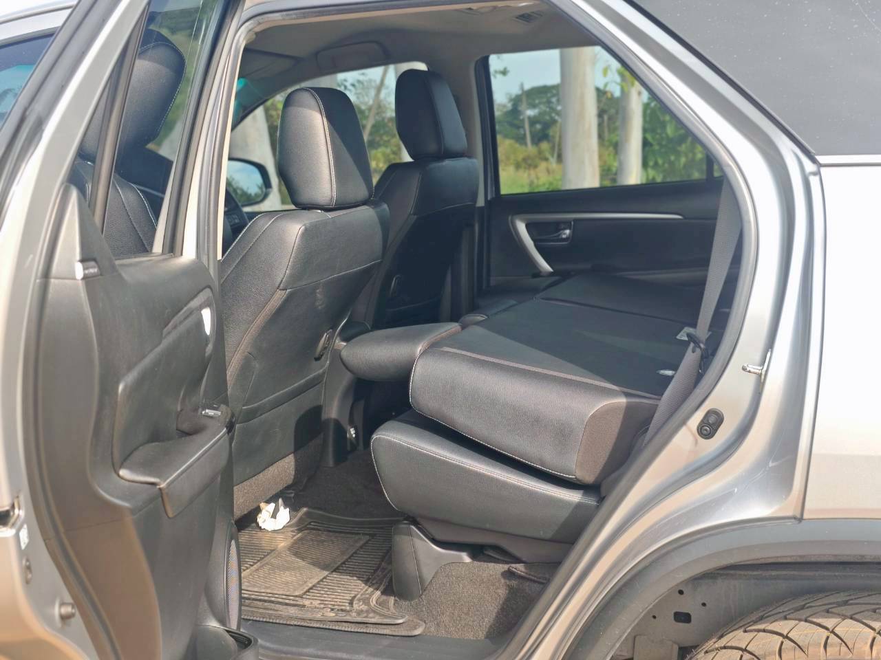 Toyota Fortuner 2.4 V SUV AT 2021