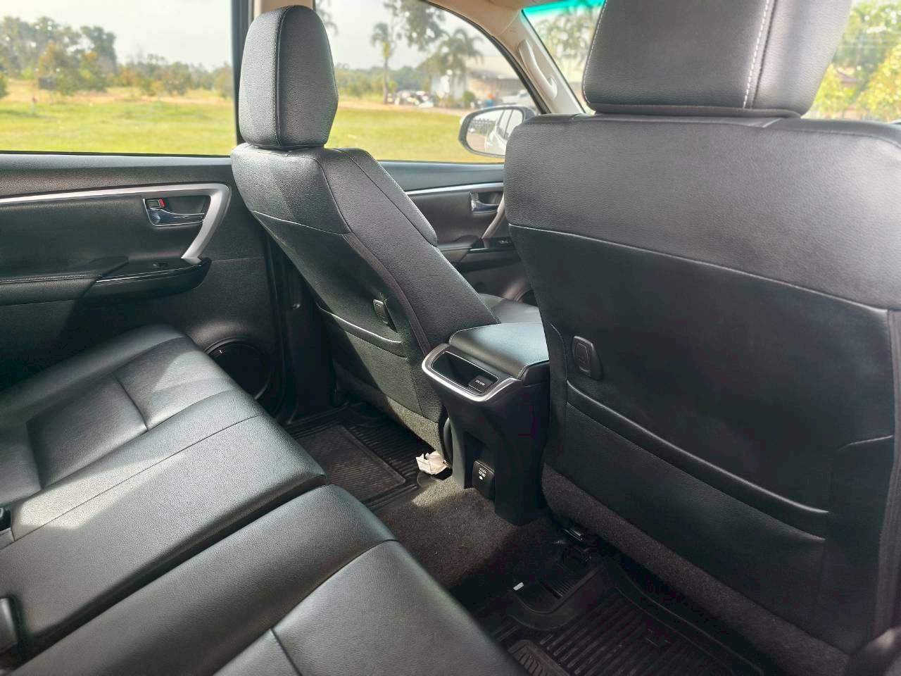 Toyota Fortuner 2.4 V SUV AT 2021